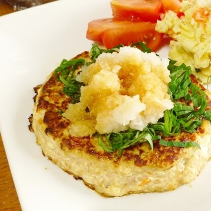 中途半端に残っていた豚ひき肉と豆腐が立派な一品になりました～（２人分半量で作っています）。驚くほどふわっふわ。ポン酢との相性も抜群ですね♪